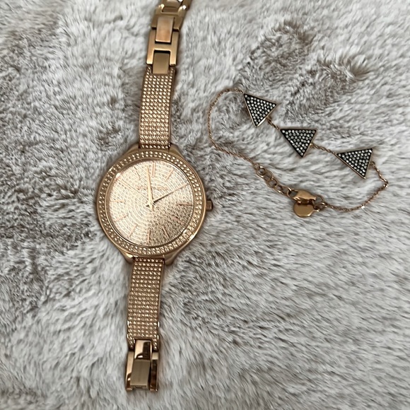 Michale Kors Watch and bracket. - Picture 2 of 5
